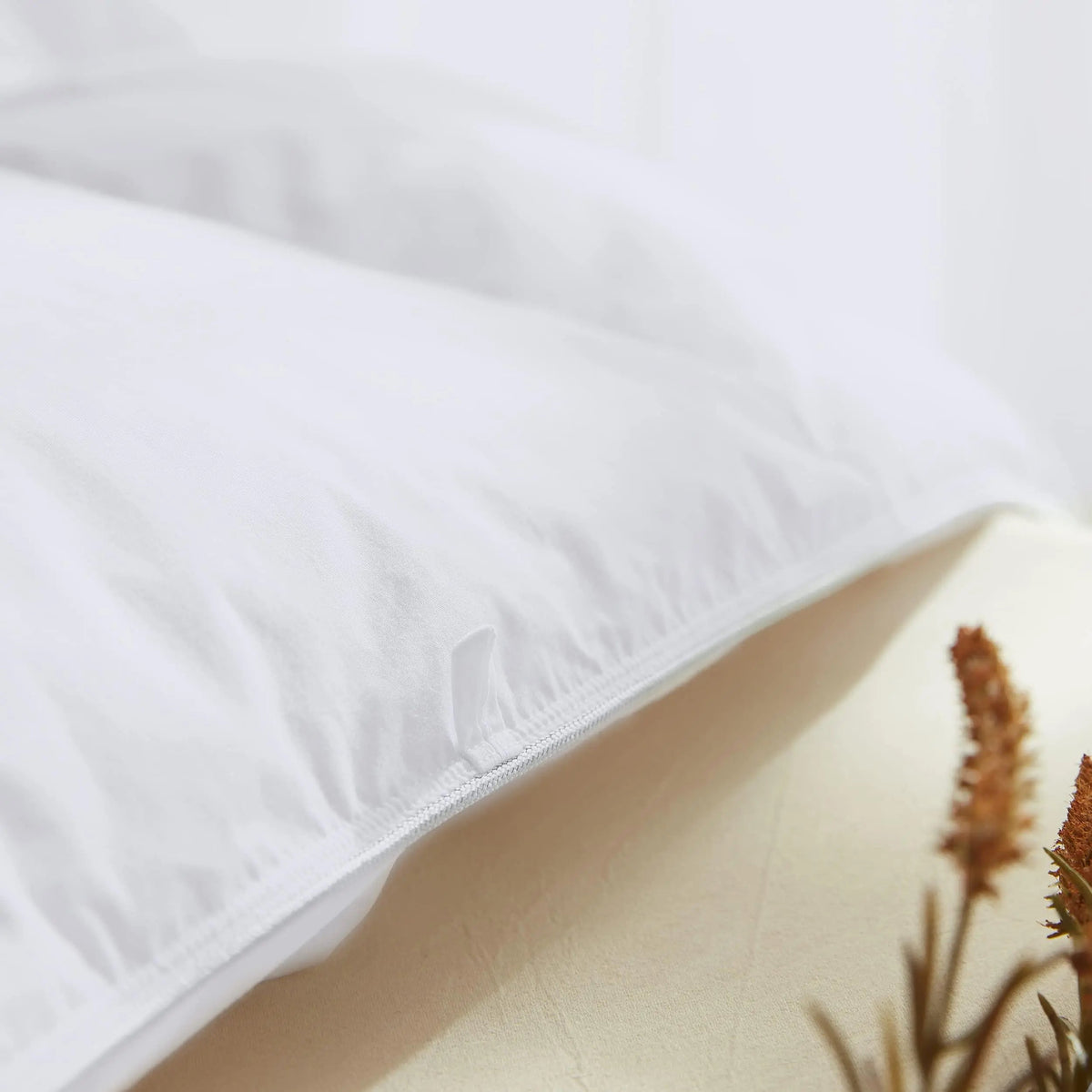 Linfoyer Goose Down All-Season Warmth Ultra-Soft Comforter