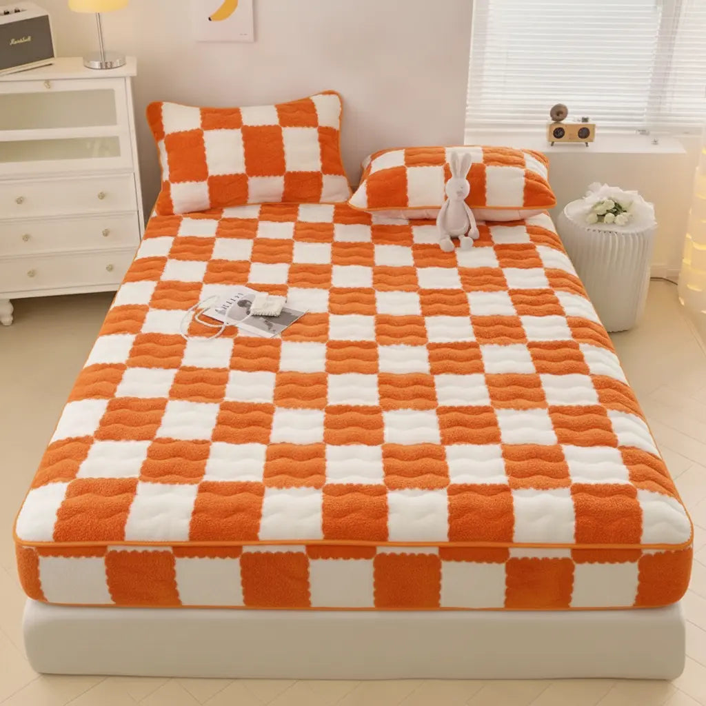 Linfoyer Plush Mattress Protector Bedding Set